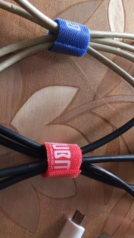 深圳市瑞鴻富科技有限公司是集于研發(fā)生產(chǎn)尼龍粘扣帶魔術(shù)貼、射出勾魔術(shù)貼、蘑菇頭魔術(shù)貼、細(xì)軟勾魔術(shù)貼、勾毛同體魔術(shù)貼、不抓毛魔術(shù)貼、發(fā)卷帶魔術(shù)貼、高周波電壓魔術(shù)貼、阻燃型防火魔術(shù)貼、背靠背粘扣帶魔術(shù)貼捆綁帶魔術(shù)貼扎帶、背膠沖型魔術(shù)貼、松緊彈力魔術(shù)貼、、3M魔術(shù)貼、魔術(shù)布/OK布、注塑袖口魔術(shù)貼、3D VR眼鏡頭帶、運(yùn)動(dòng)器材魔術(shù)貼、醫(yī)用魔術(shù)貼、數(shù)據(jù)線收納皮扣、研磨片魔術(shù)貼、特殊魔術(shù)貼等產(chǎn)品為粘扣扎帶提供最好的解決方案定制加工的大型廠家之一