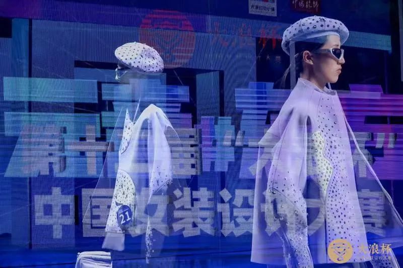 &ldquo;元音#東方&rdquo;第十二屆&ldquo;大浪杯&rdquo;中國(guó)女裝設(shè)計(jì)大賽圓滿收官，作品《逍遙詩(shī)學(xué)》贏得&ldquo;金浪獎(jiǎng)&rdquo;20萬(wàn)，大賽虛擬代言人&ldquo;唯我&rdquo;驚艷亮相！