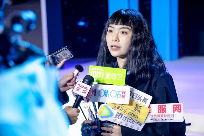 &ldquo;元音#東方&rdquo;第十二屆&ldquo;大浪杯&rdquo;中國(guó)女裝設(shè)計(jì)大賽圓滿收官，作品《逍遙詩(shī)學(xué)》贏得&ldquo;金浪獎(jiǎng)&rdquo;20萬(wàn)，大賽虛擬代言人&ldquo;唯我&rdquo;驚艷亮相！