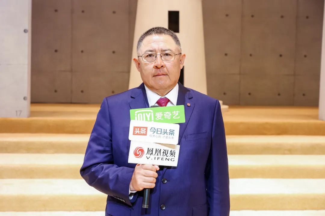  突破與自由，民族服裝定制品牌隆慶祥2023春夏新品發(fā)布會(huì)&ldquo;自由之境&rdquo;圓滿舉行