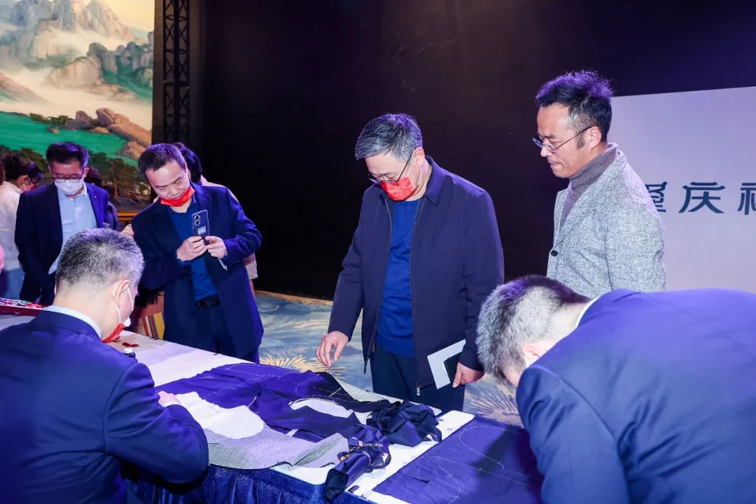  突破與自由，民族服裝定制品牌隆慶祥2023春夏新品發(fā)布會(huì)&ldquo;自由之境&rdquo;圓滿舉行