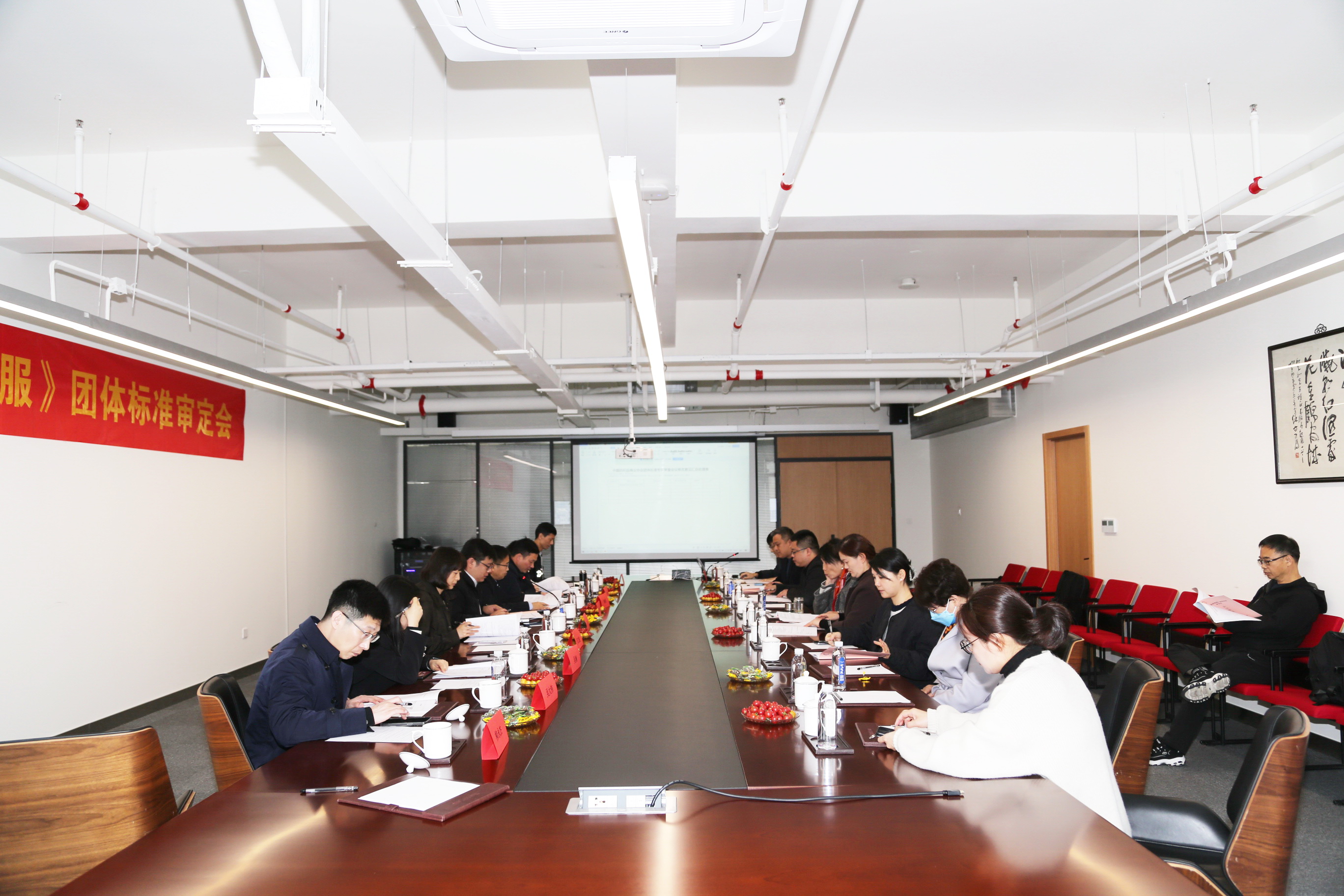《高質(zhì)量校服》團體標準審定會在溫州召開