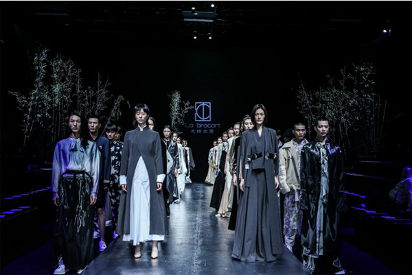 ? 纖維盛典刮起&ldquo;新國風(fēng)&rdquo;？桐昆 &middot; 中國纖維流行趨勢2023/2024劇透！