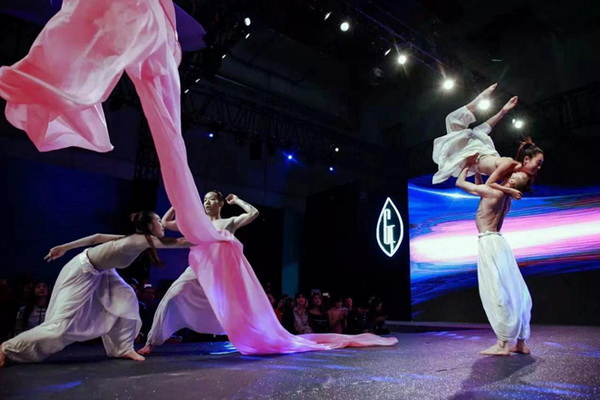 ? 纖維盛典刮起&ldquo;新國風(fēng)&rdquo;？桐昆 &middot; 中國纖維流行趨勢2023/2024劇透！