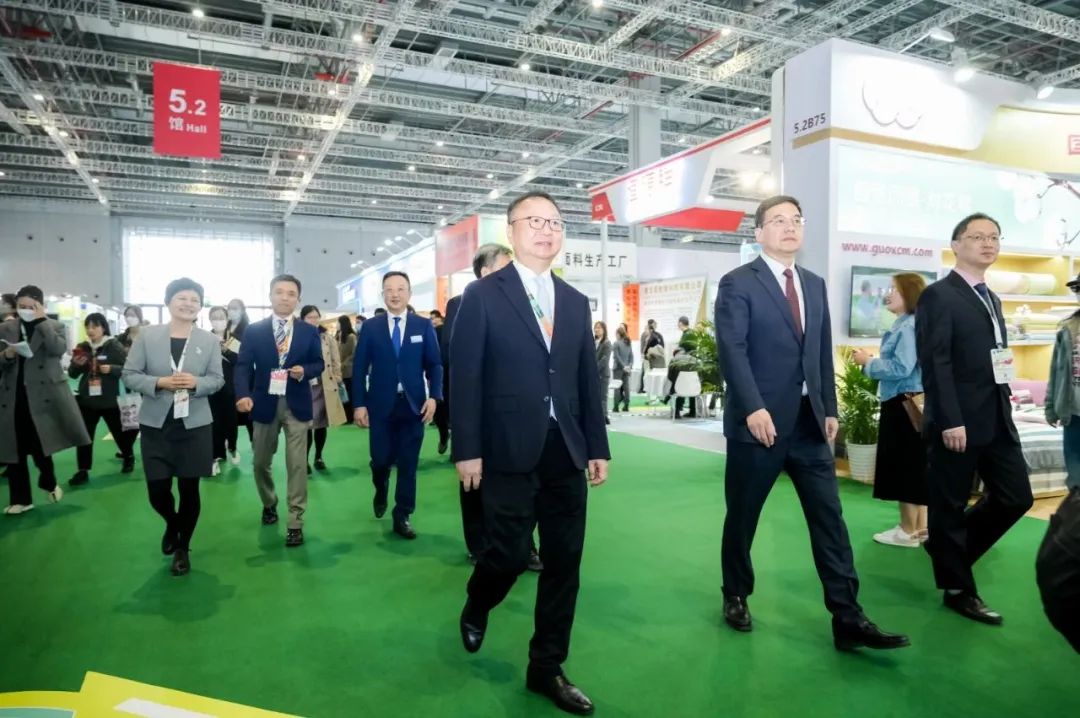 力為華夏添錦繡，織就神州好生活！2023中國紡聯(lián)春季聯(lián)展開幕式暨棉紡消費(fèi)季活動(dòng)啟動(dòng)儀式舉行