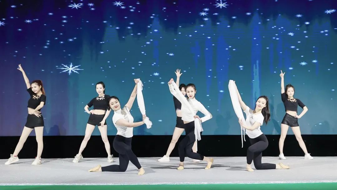 揭幕 | 華峰化學(xué)助力中國(guó)纖維品牌建設(shè)掀開(kāi)新篇章