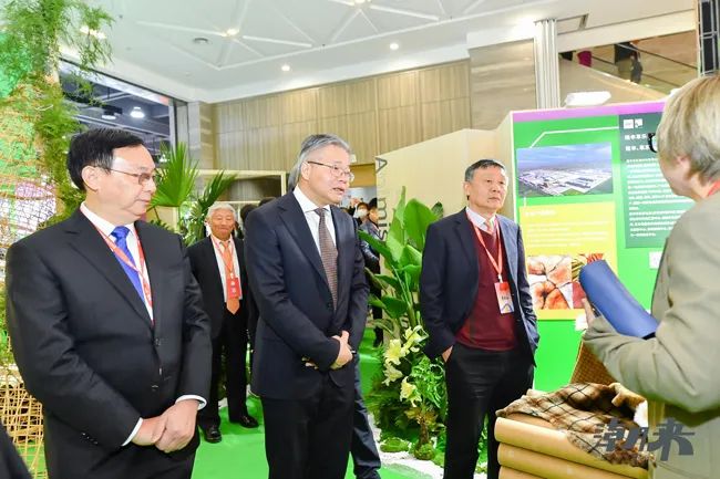 躍新永續(xù) 生態(tài)時(shí)尚--2023海寧中國(guó)國(guó)際皮革毛皮時(shí)裝面輔料展，匯聚可持續(xù)發(fā)展潮力量