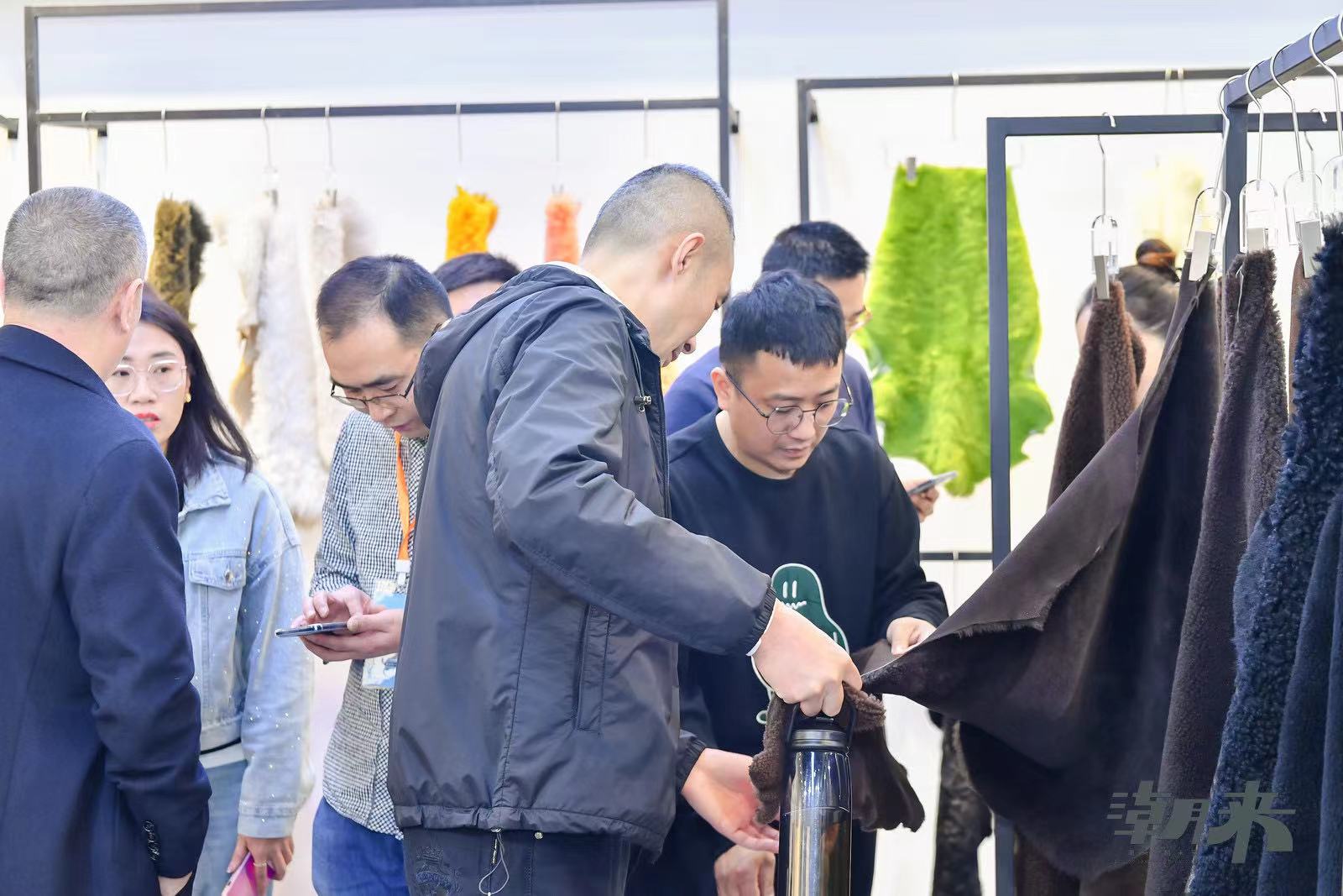 躍新永續(xù) 生態(tài)時(shí)尚--2023海寧中國(guó)國(guó)際皮革毛皮時(shí)裝面輔料展，匯聚可持續(xù)發(fā)展潮力量