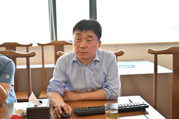 二十位業(yè)內(nèi)大咖齊聚鄭州，共商校服高品質(zhì)發(fā)展大計(jì)