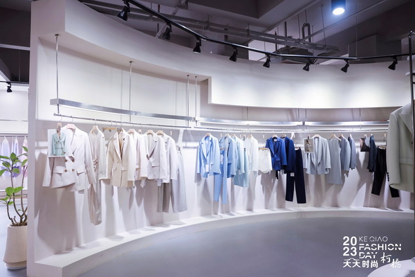 精準(zhǔn)對(duì)接，暢談合作！經(jīng)緯大師梁宇走進(jìn)柯橋面料企業(yè)