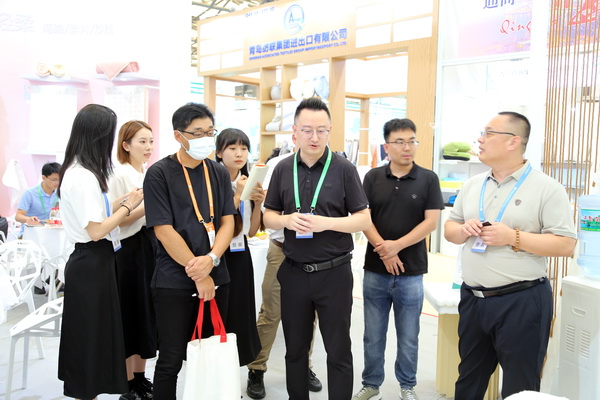 山東292家企業(yè)齊聚31屆華交會(huì)，青島家紡展團(tuán)大放異彩