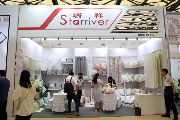 山東292家企業(yè)齊聚31屆華交會(huì)，青島家紡展團(tuán)大放異彩