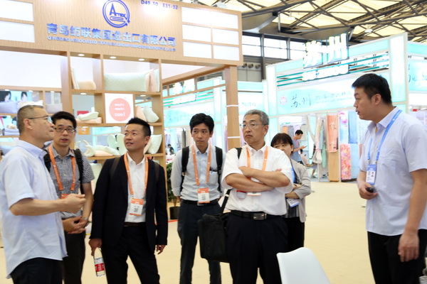 山東292家企業(yè)齊聚31屆華交會(huì)，青島家紡展團(tuán)大放異彩