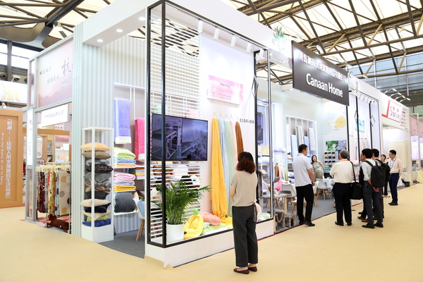 山東292家企業(yè)齊聚31屆華交會(huì)，青島家紡展團(tuán)大放異彩