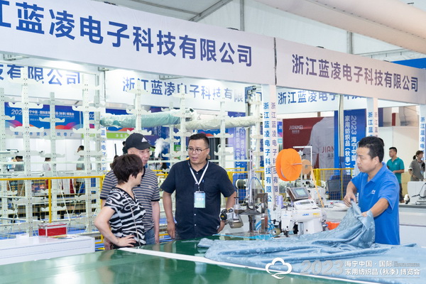 &ldquo;智造讓家更美好&rdquo;--2023海寧中國(guó)&middot;國(guó)際家用紡織品（秋季）博覽會(huì)在浙江海寧許村鎮(zhèn)&middot;海寧中國(guó)家紡城盛大開(kāi)幕。