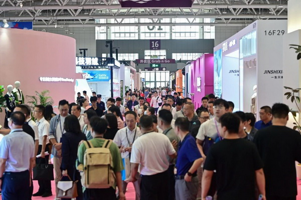 多元時(shí)尚、燃爆灣區(qū)！FS深圳國際服裝供應(yīng)鏈博覽會(huì)、深圳原創(chuàng)時(shí)裝周、PV深圳展盛大啟幕