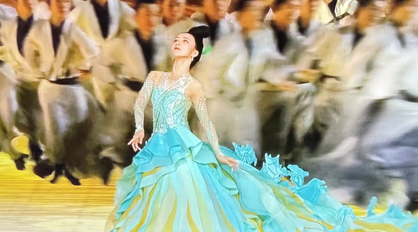 用&ldquo;中國色&rdquo;演繹中國風(fēng)雅---第19屆亞運會開幕式服裝設(shè)計師楚艷特寫