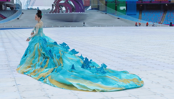 用&ldquo;中國色&rdquo;演繹中國風(fēng)雅---第19屆亞運會開幕式服裝設(shè)計師楚艷特寫