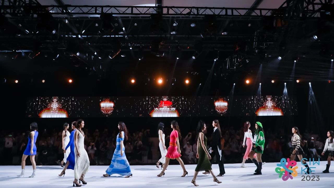 6萬(wàn)人次入場(chǎng)，意向成交額32億元！第20屆&ldquo;織交會(huì)&rdquo;完美收官