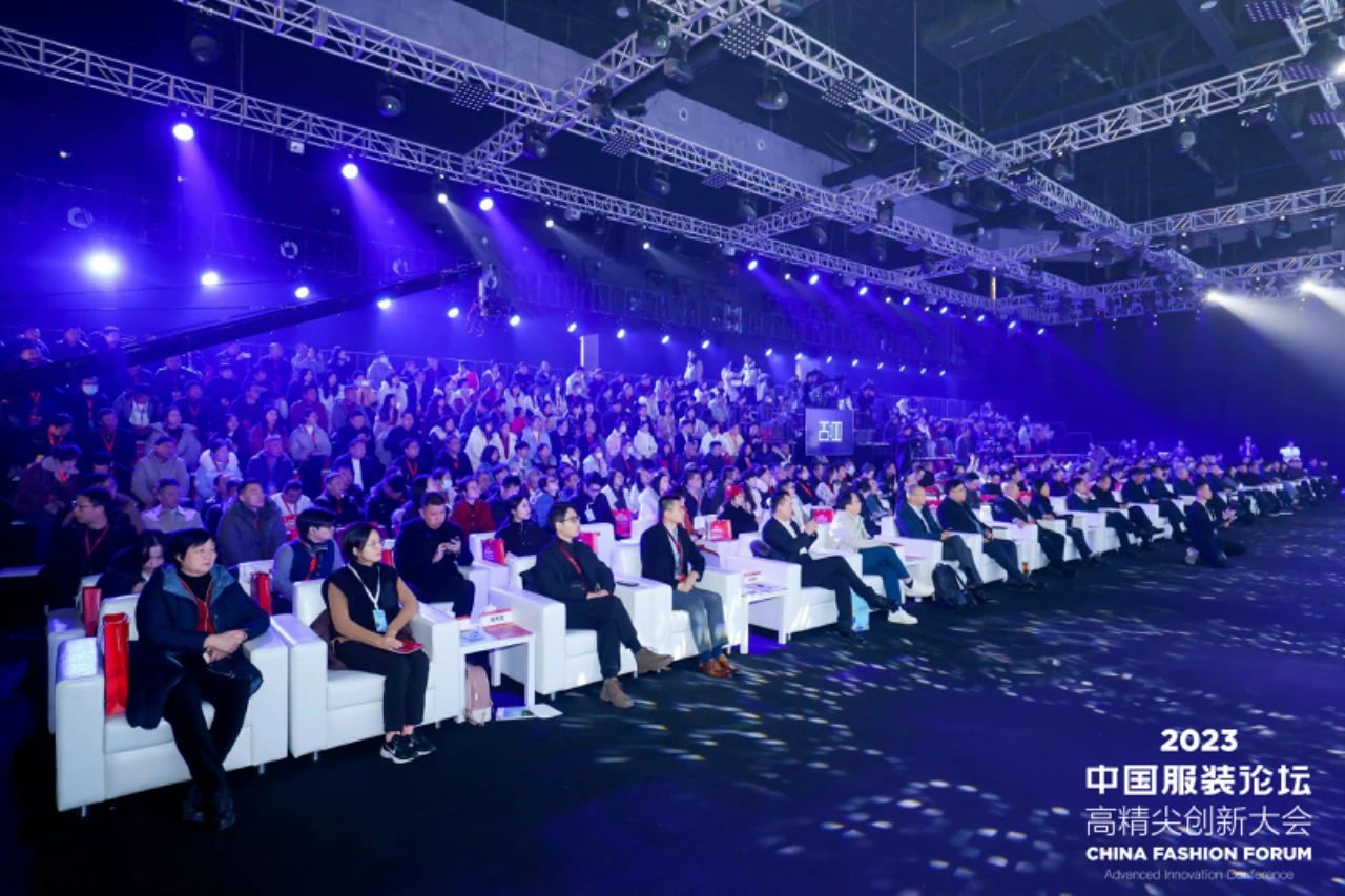 長(zhǎng)征源頭啟新程2023中國(guó)服裝論壇高精尖創(chuàng)新大會(huì)重溫來(lái)路再出發(fā)！