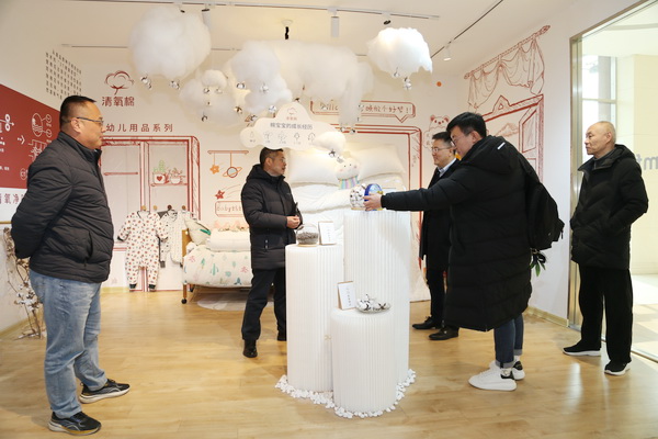 中家紡領(lǐng)導(dǎo)調(diào)研青島家紡龍頭企業(yè)--眾地家紡