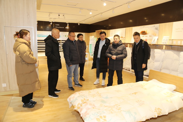 中家紡領(lǐng)導(dǎo)調(diào)研青島家紡龍頭企業(yè)--眾地家紡