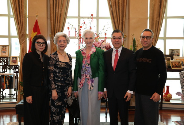 中國(guó)芍藥綻放2024秋冬紐約時(shí)裝周 王陶攜手梅耶&middot;馬斯克奉上玖姿JUZUI&ldquo;繁花&rdquo;大秀