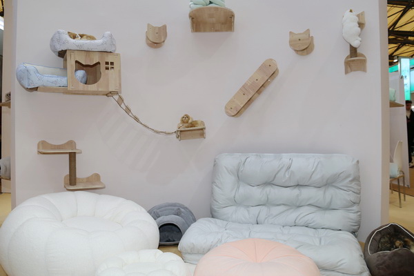 眾地家紡發(fā)力寵物用品，華交會上倍受關(guān)注