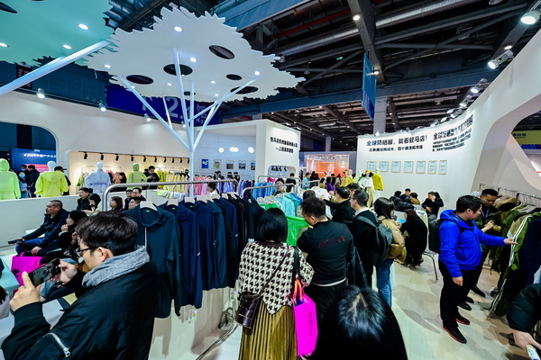 全球防曬服 就看駐馬店&mdash;&mdash;駐馬店防曬服基地驚艷亮相中國國際服飾博覽會(huì)