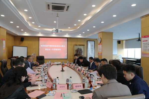 審時(shí)度勢(shì)、共商發(fā)展&mdash;中國紡織品進(jìn)出口商會(huì)曹甲昌會(huì)長一行調(diào)研青島家紡行業(yè)