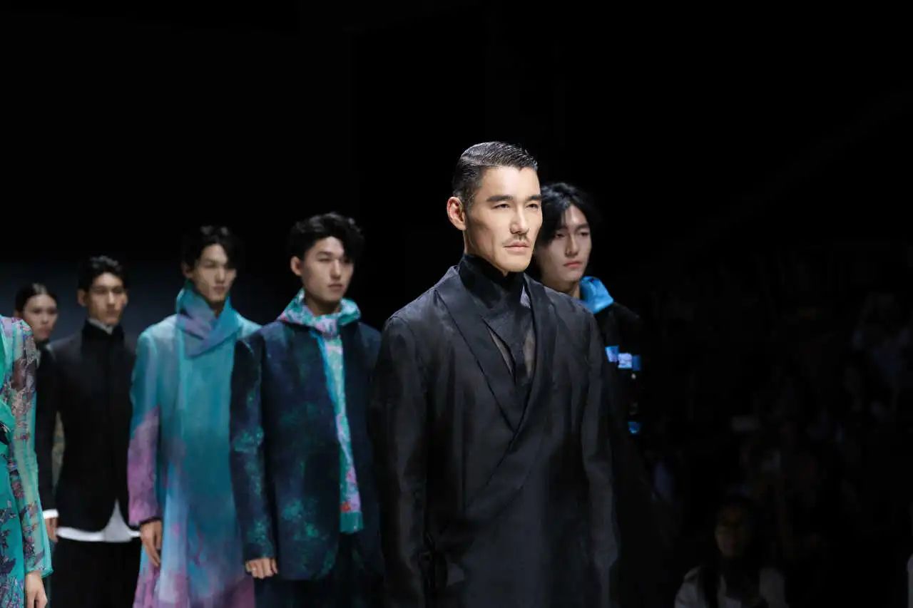 東方美學潤T臺，國風時尚卷津城&mdash;&mdash;中國首席超模胡兵驚艷亮相抵羊&middot;2024天津時裝周