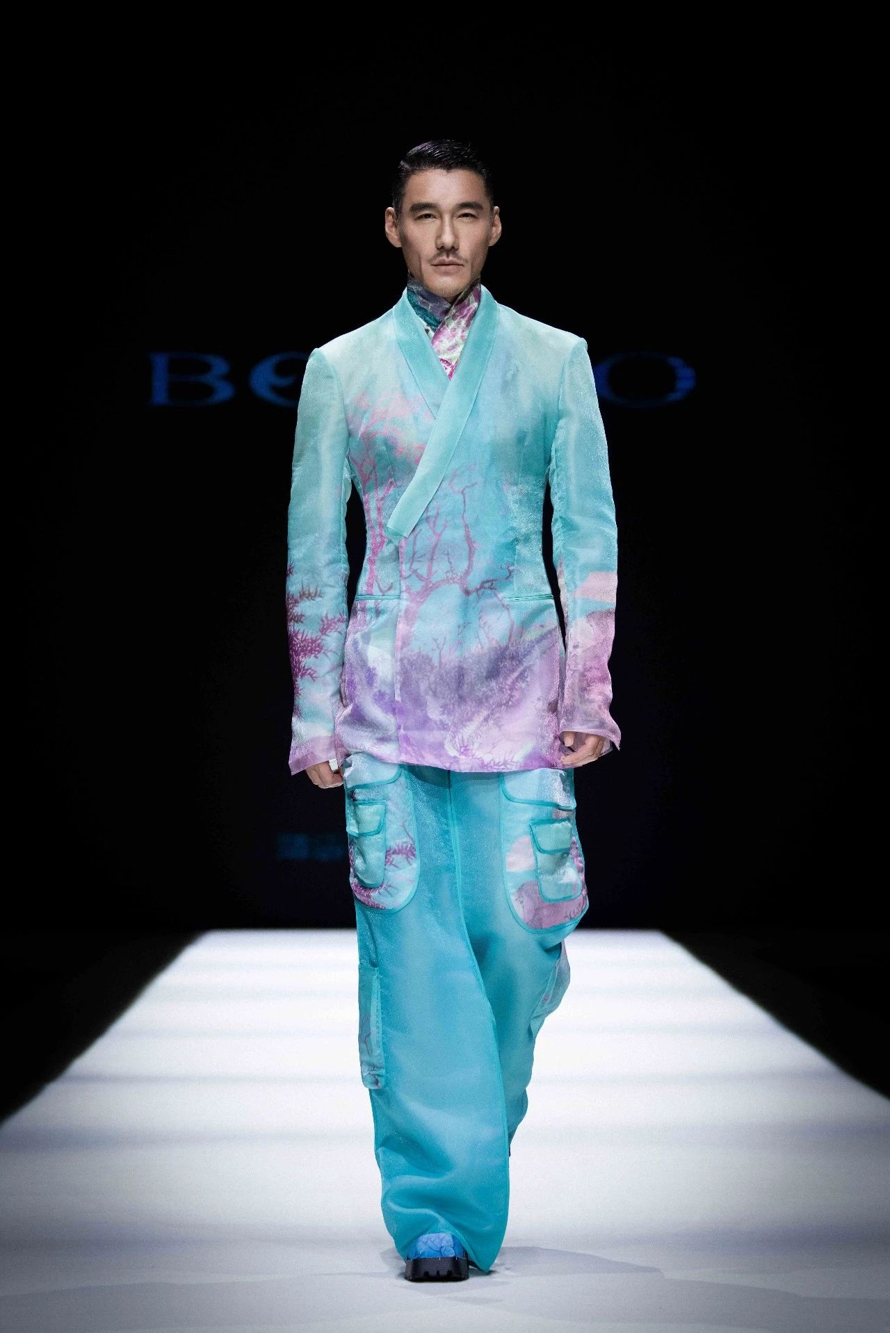 胡兵領(lǐng)銜，BOTAO國(guó)風(fēng)&middot;星漢時(shí)裝秀在天津時(shí)裝周上演