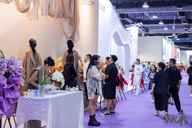 掀動秋冬風潮 領(lǐng)航時尚巨輪 第三十一屆海寧中國皮革博覽會開幕