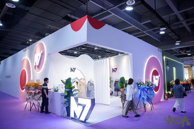 掀動秋冬風潮 領(lǐng)航時尚巨輪 第三十一屆海寧中國皮革博覽會開幕