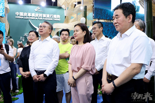 掀動秋冬風潮 領(lǐng)航時尚巨輪 第三十一屆海寧中國皮革博覽會開幕