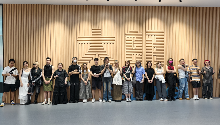 香港知專(zhuān)設(shè)計(jì)學(xué)院“灣區(qū)探索行—針織啟航”活動(dòng)走進(jìn)東莞大朗