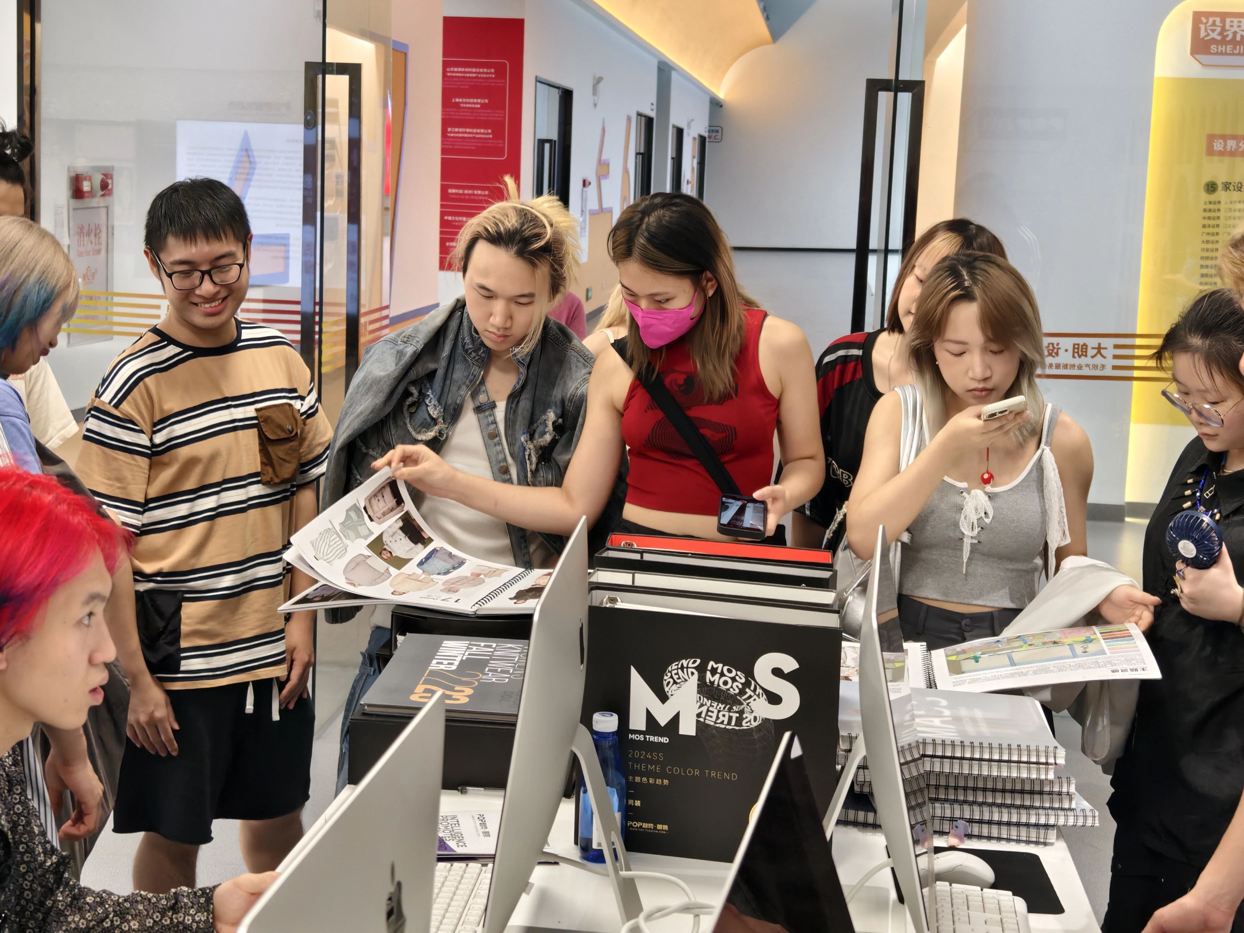 香港知專(zhuān)設(shè)計(jì)學(xué)院“灣區(qū)探索行—針織啟航”活動(dòng)走進(jìn)東莞大朗