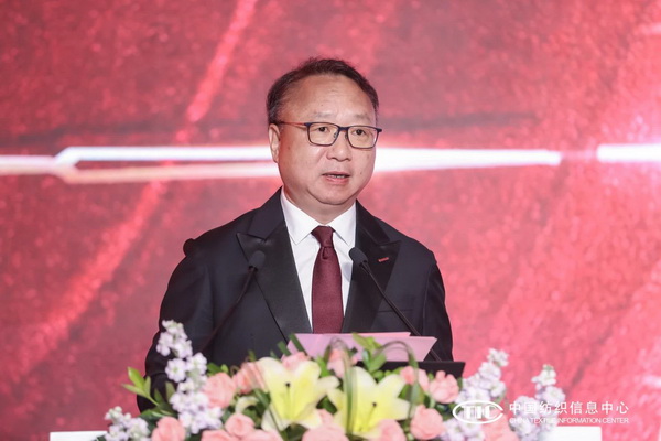 中國(guó)紡聯(lián)會(huì)長(zhǎng)孫瑞哲：以精誠(chéng)為神、以日新為道，為中國(guó)紡織事業(yè)而努力