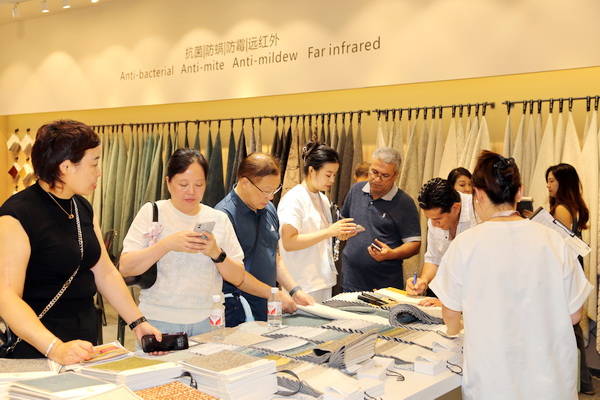 7A家具面料亮相2024intertextile秋冬家紡展，引起圍觀