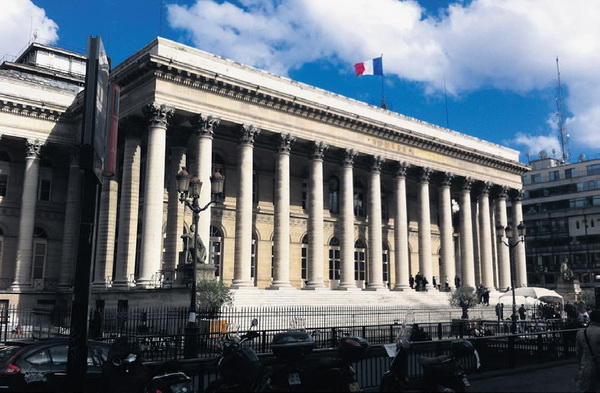 乘風(fēng)馭海，踏浪而升，鄂爾多斯市羊絨時(shí)尚日強(qiáng)勢(shì)登陸巴黎時(shí)裝周