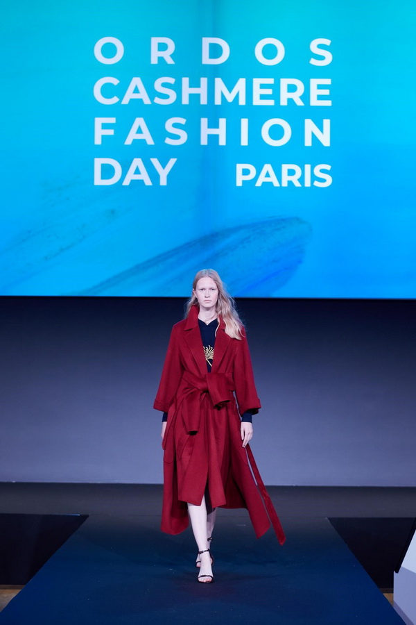 乘風(fēng)馭海，踏浪而升，鄂爾多斯市羊絨時(shí)尚日強(qiáng)勢(shì)登陸巴黎時(shí)裝周