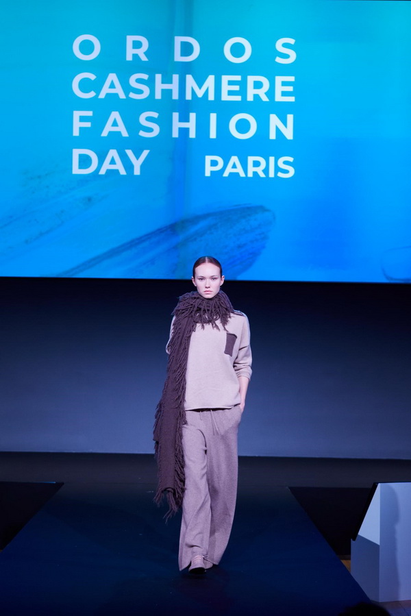 乘風(fēng)馭海，踏浪而升，鄂爾多斯市羊絨時(shí)尚日強(qiáng)勢(shì)登陸巴黎時(shí)裝周