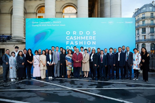 乘風(fēng)馭海，踏浪而升，鄂爾多斯市羊絨時(shí)尚日強(qiáng)勢(shì)登陸巴黎時(shí)裝周