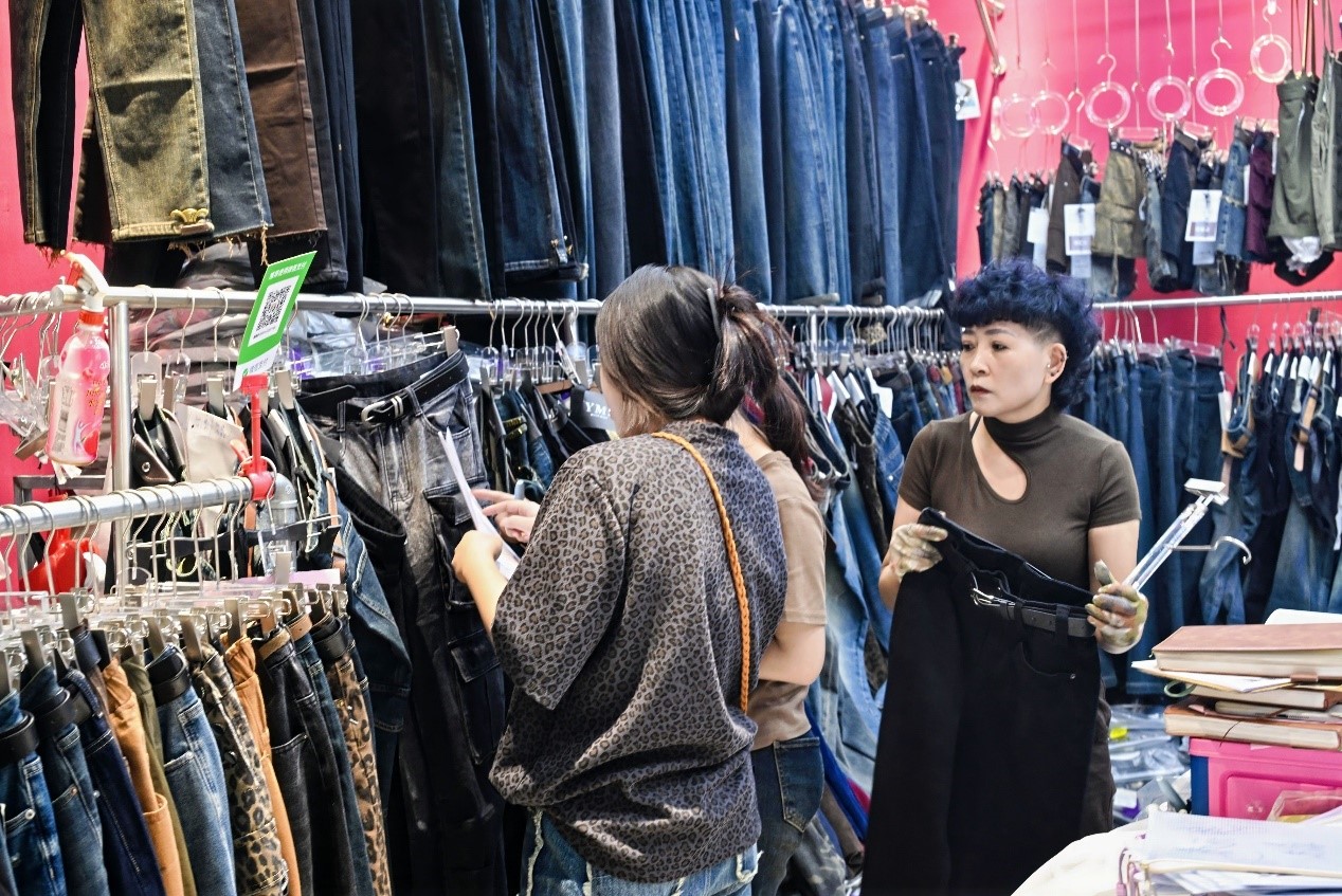 北緯40度再現(xiàn)百?gòu)?qiáng)海城新質(zhì)崛起，數(shù)智服尚續(xù)寫(xiě)霓裳西柳電商傳奇