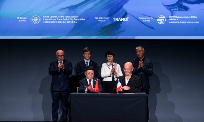 從中國黃河之濱到世界時尚之都：鄂爾多斯市羊絨在巴黎和米蘭大放異彩