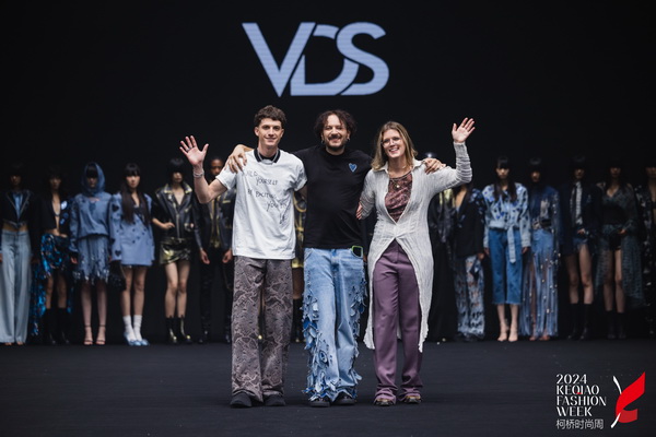 柯橋時尚綻放高光！20場品牌發(fā)布會傳遞原創(chuàng)設(shè)計之美