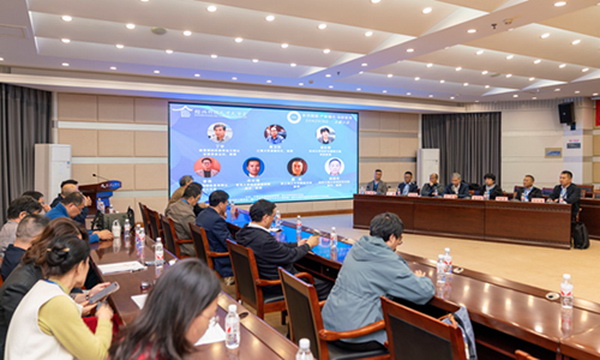 &ldquo;中國(guó)輕紡城&middot;東進(jìn)杯&rdquo;第十六屆中國(guó)高校紡織品設(shè)計(jì)大賽作品評(píng)審會(huì)舉行