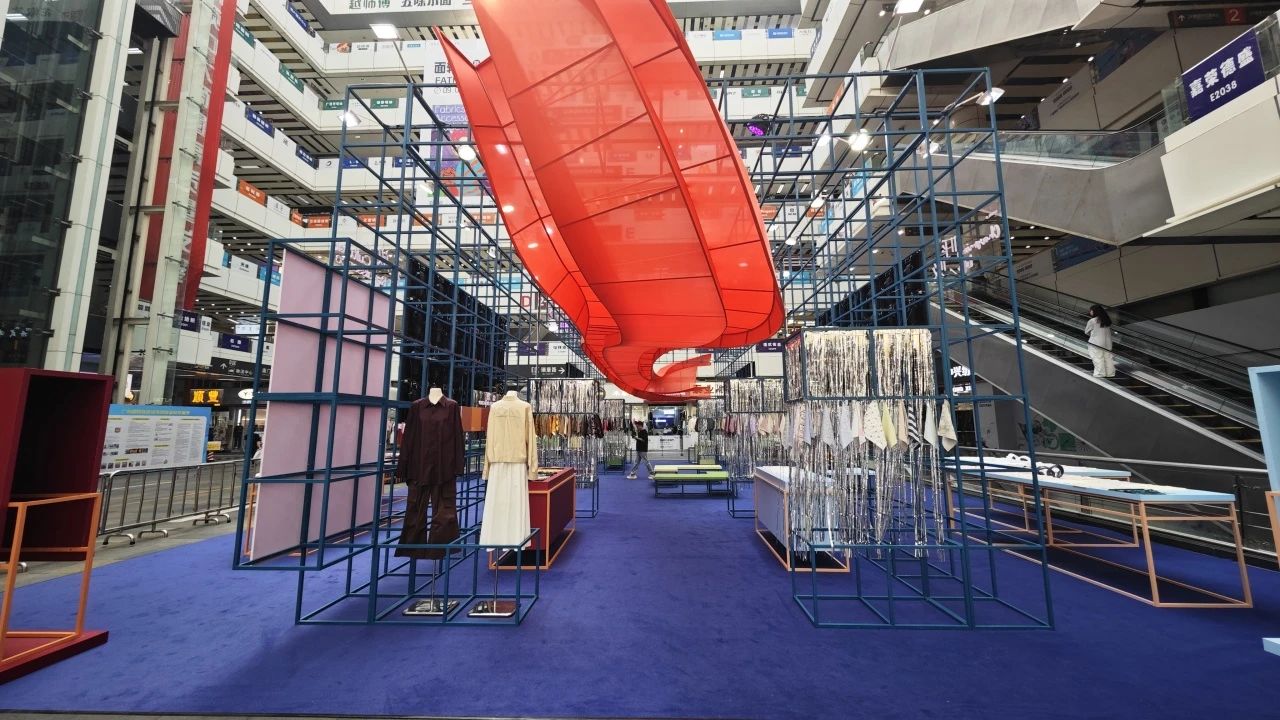 釋放靈感，引領(lǐng)潮流！2025/26秋冬中國(guó)紡織面輔料流行趨勢(shì)在廣州國(guó)際輕紡城精彩發(fā)布！