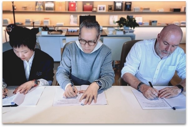  攜手玖姿JUZUI創(chuàng)意總監(jiān)王陶Taoray Wang 老錢皮草紐約時裝周成新貴