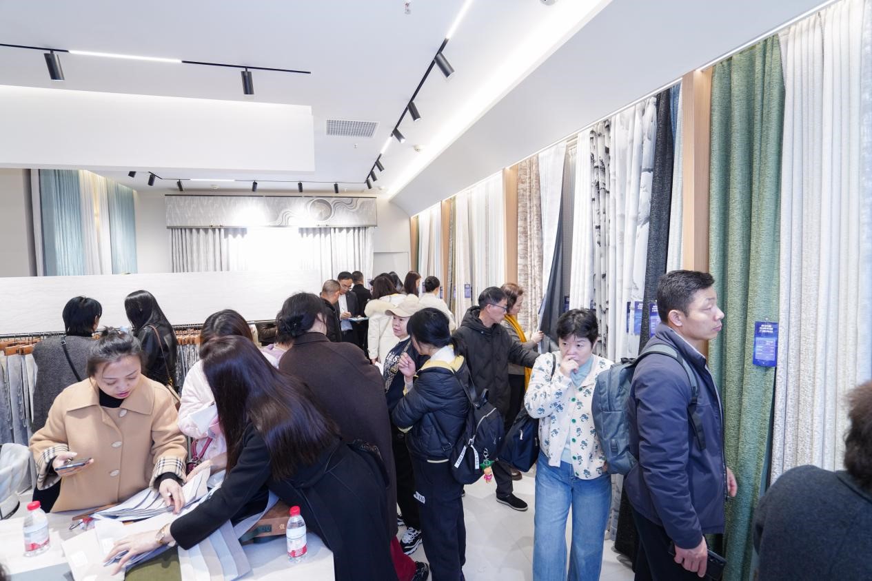 智造織就未來(lái)，錦韻潮動(dòng)全球！2025海寧春季家博會(huì)今日啟幕